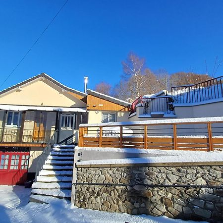 Les Planchettes Villa Orcival Luaran gambar