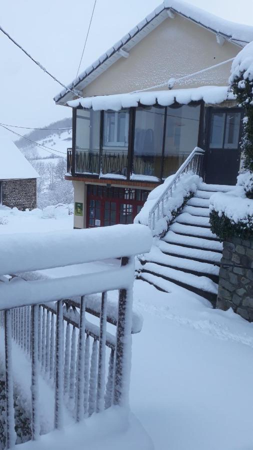 Les Planchettes Villa Orcival Luaran gambar
