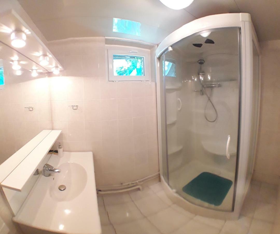 Les Planchettes Villa Orcival Luaran gambar